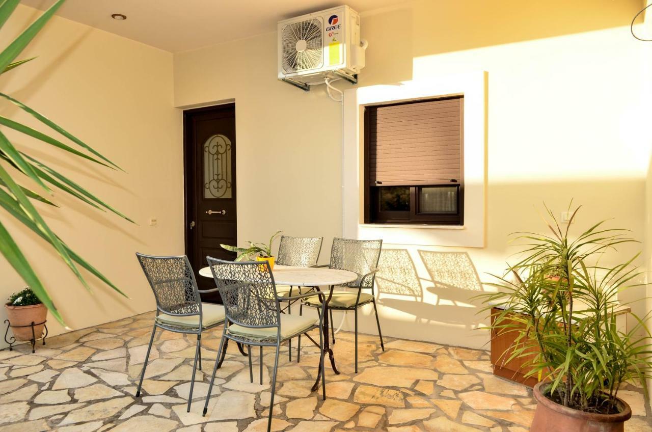 Sunrays Housing Apartamento Calamata Exterior foto